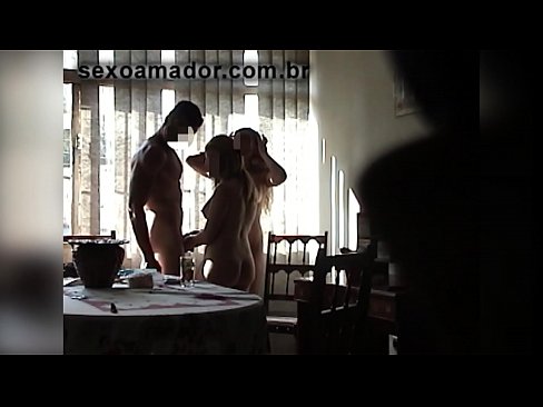 ❤️ Tugann cairde gnéis cuireadh d'fhear ollmhór agus do thriúr in éineacht leis ❌  Porn bhaile  ag ga.filmepornonline.ru ☑