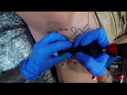 ❤️ An hottie thar a bheith tattooed Sully Savage fuair tattoo ar a clitoris ❌  Porn bhaile  ag ga.filmepornonline.ru ☑